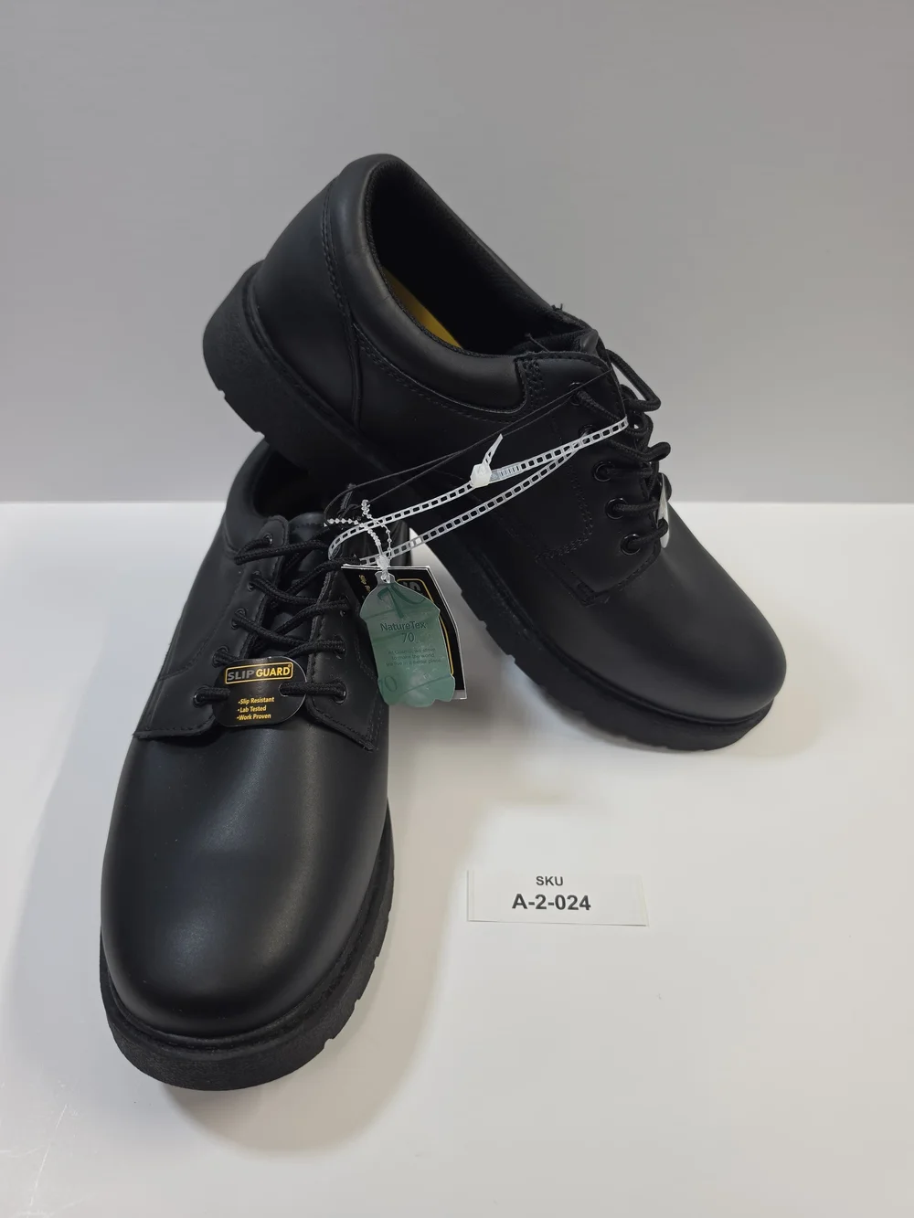 Perry Ellis Portfolio Men’s Slip Resistant Work Shoes Black Size 12 Wide NWT